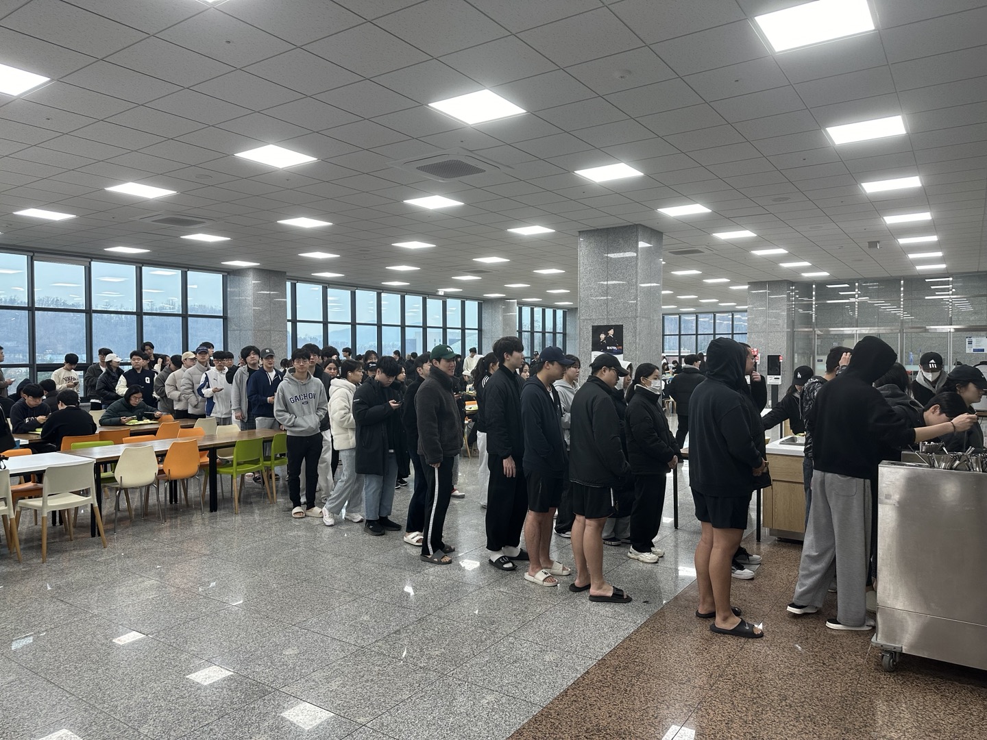 가천대 학생들 제3학생생활관 학생식당 '천원의아침밥' 이용 모습